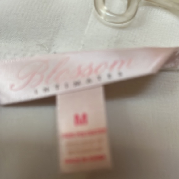 2 piece lingerie. Baby doll size M/L; robe size M - Picture 9 of 12